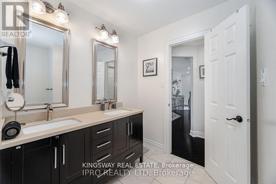 923 Bristol Road W, Mississauga, ON
