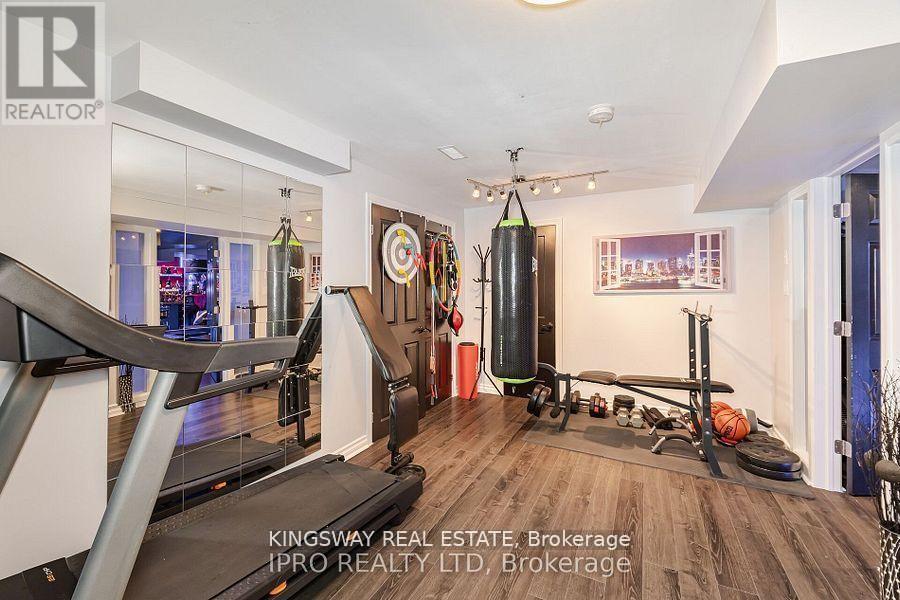 923 Bristol Road W, Mississauga, ON
