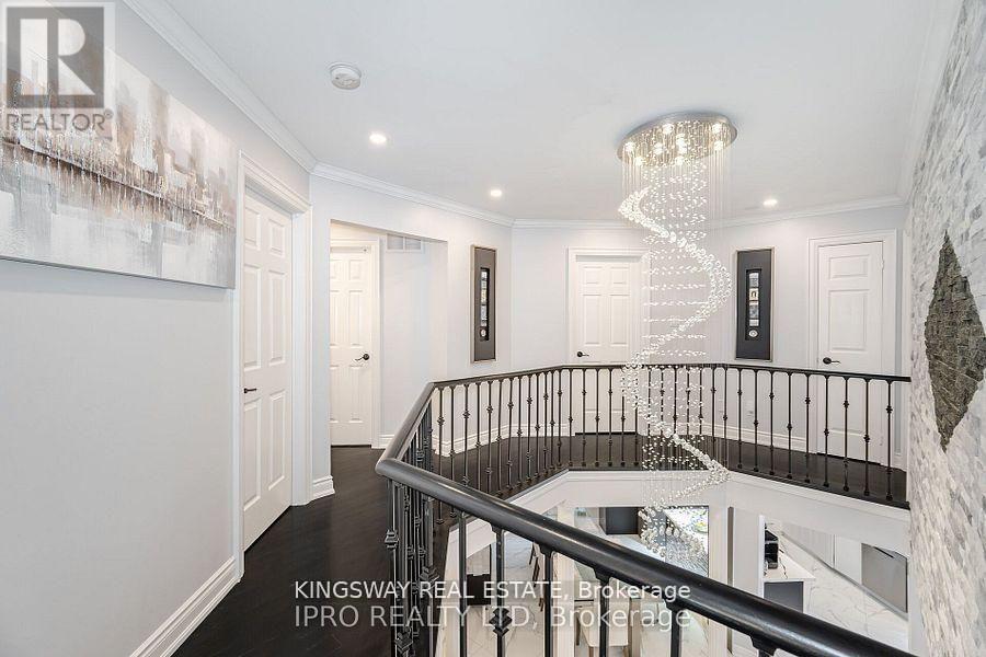 923 Bristol Road W, Mississauga, ON