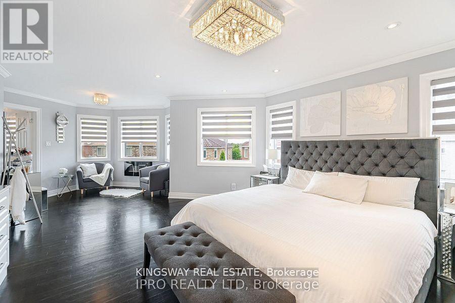 923 Bristol Road W, Mississauga, ON