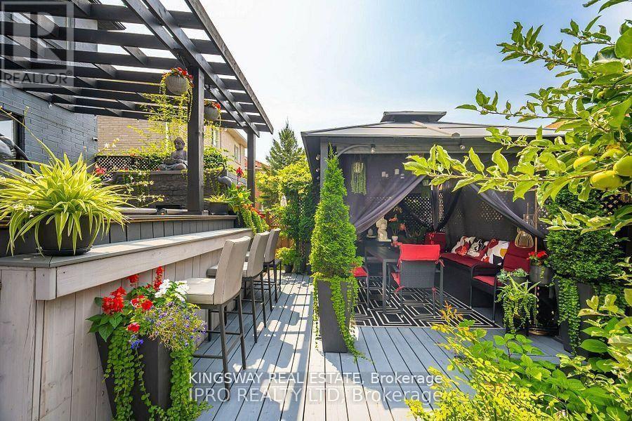 923 Bristol Road W, Mississauga, ON