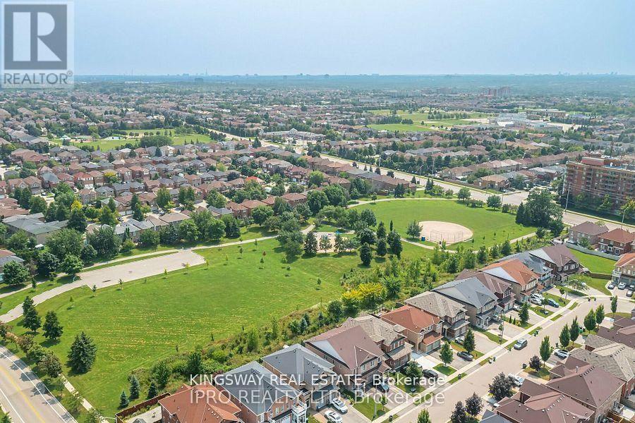 923 Bristol Road W, Mississauga, ON