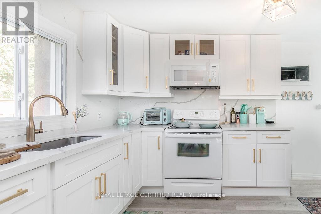 7 Oliver Drive, Tiny, ON