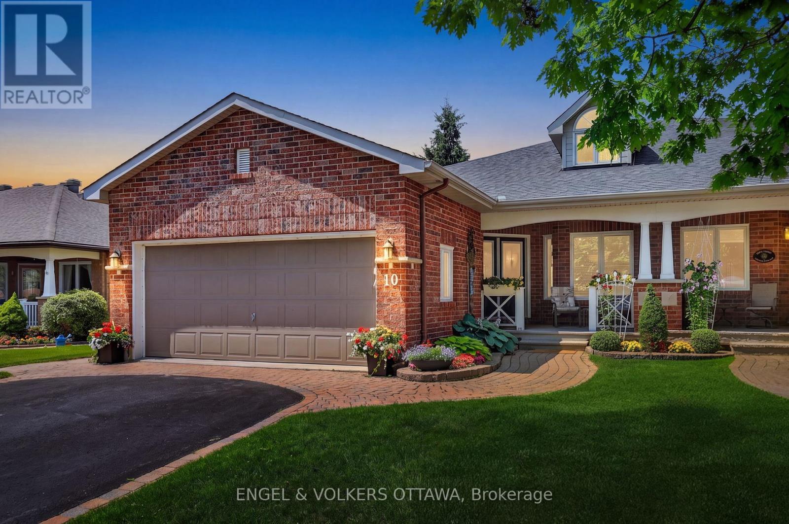 10 Waterthrush Crescent, Ottawa, ON