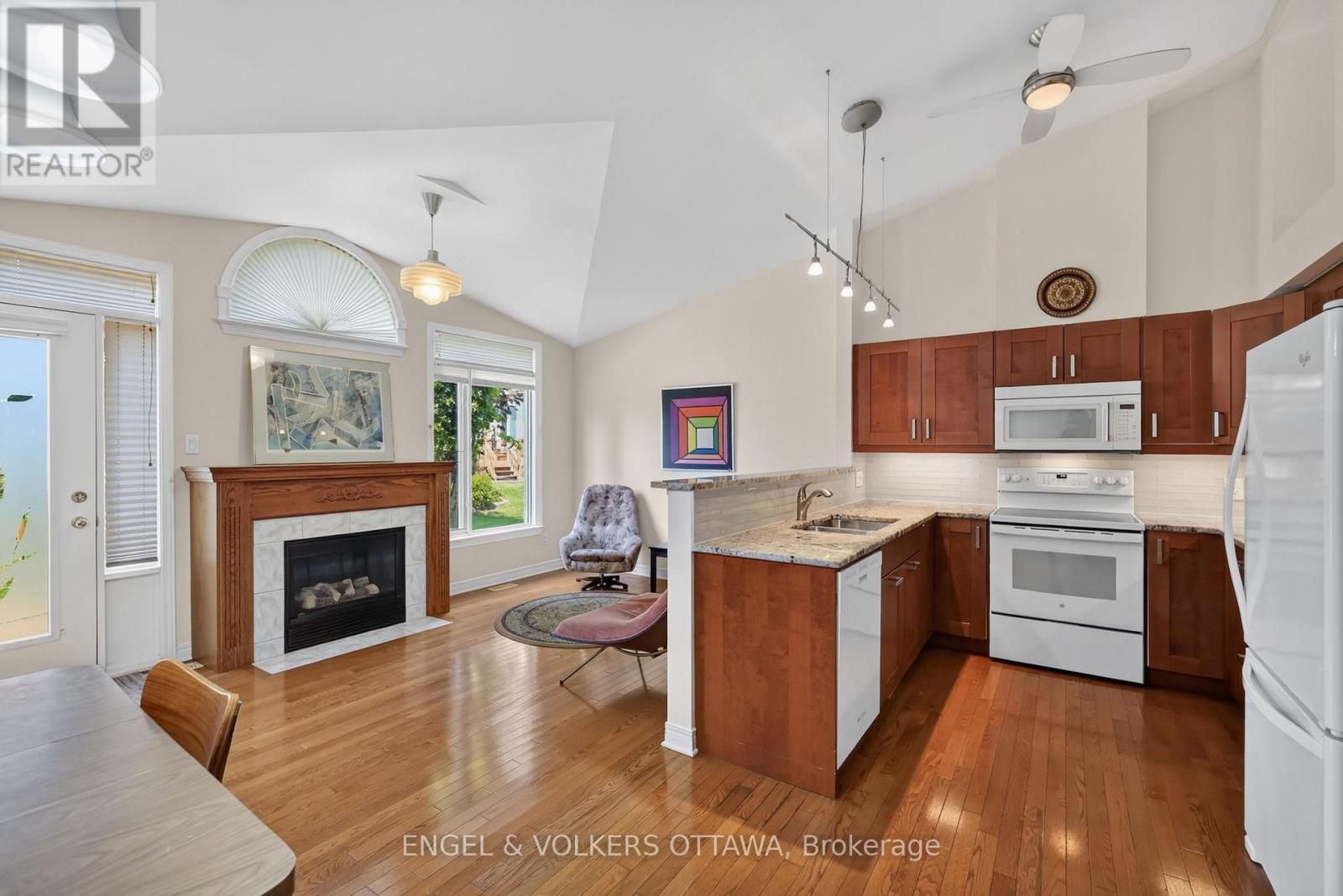 10 Waterthrush Crescent, Ottawa, ON