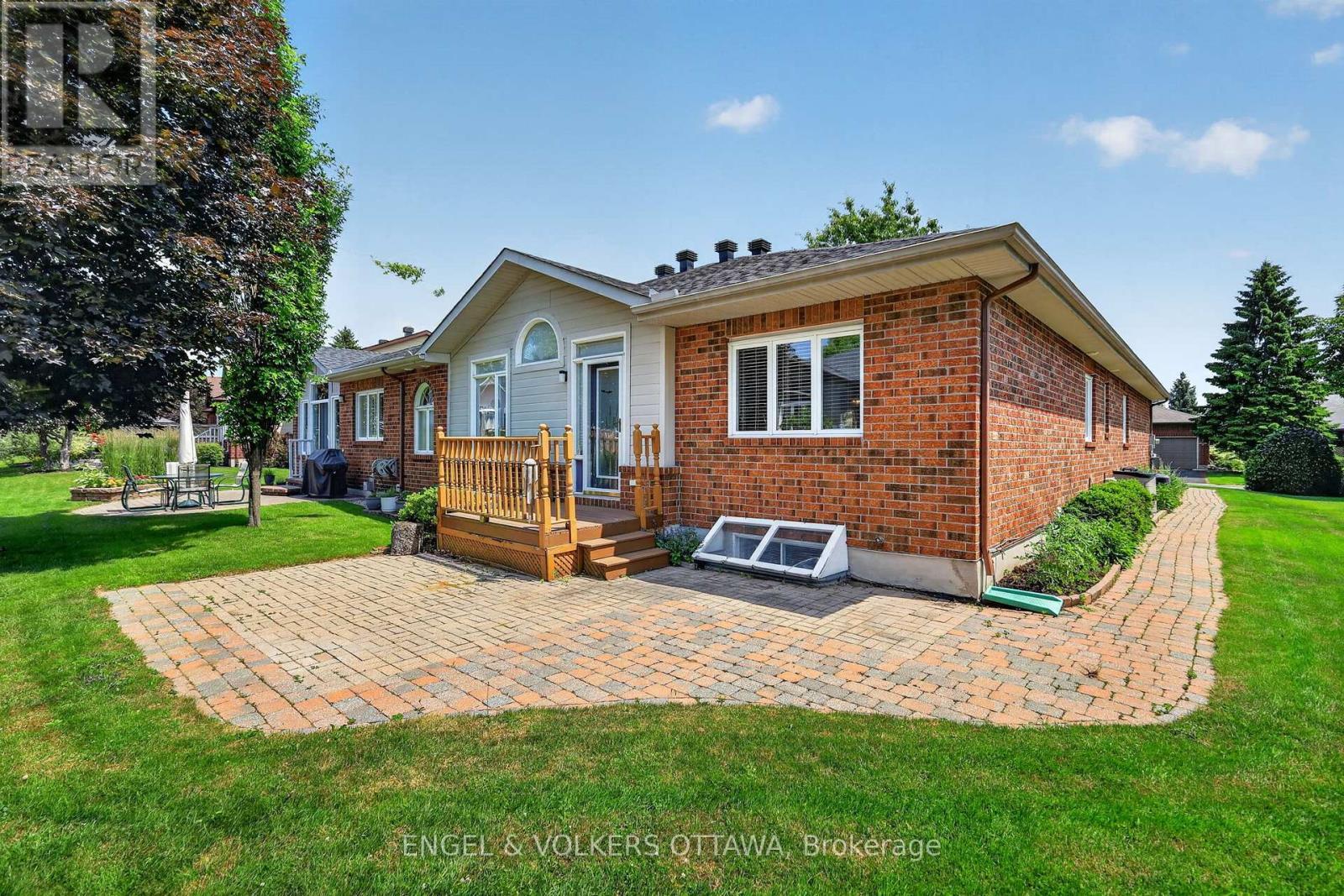 10 Waterthrush Crescent, Ottawa, ON