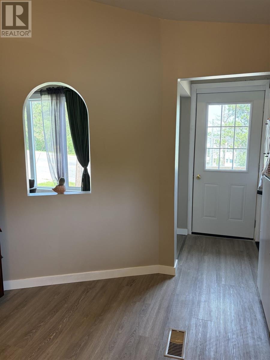 77 Hillside Dr S, Elliot Lake, ON - Indoor Photo Showing Other Room