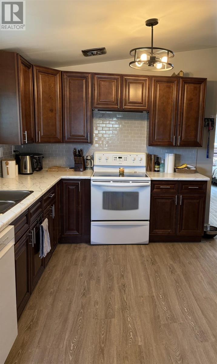 77 Hillside Dr S, Elliot Lake, ON - Indoor Photo Showing Kitchen