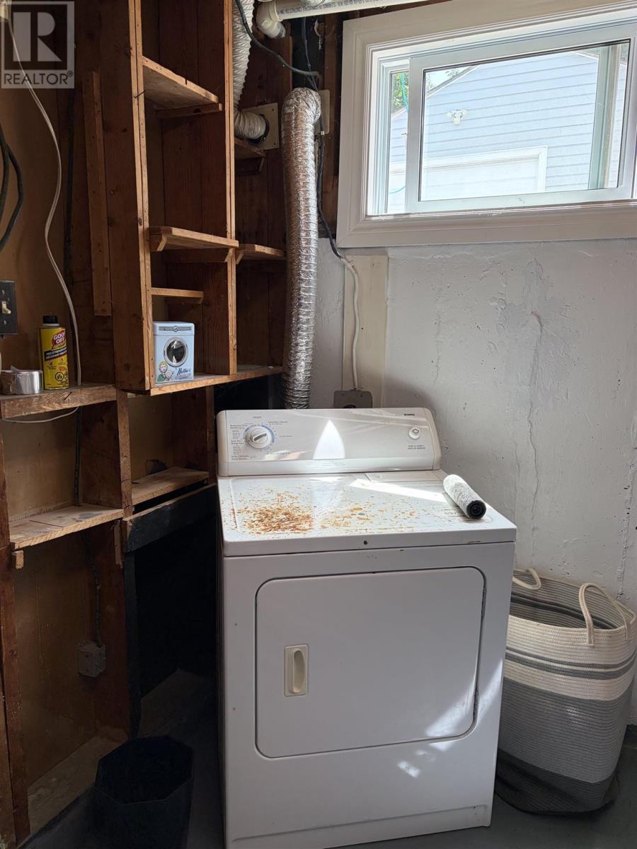 77 Hillside Dr S, Elliot Lake, ON - Indoor Photo Showing Laundry Room