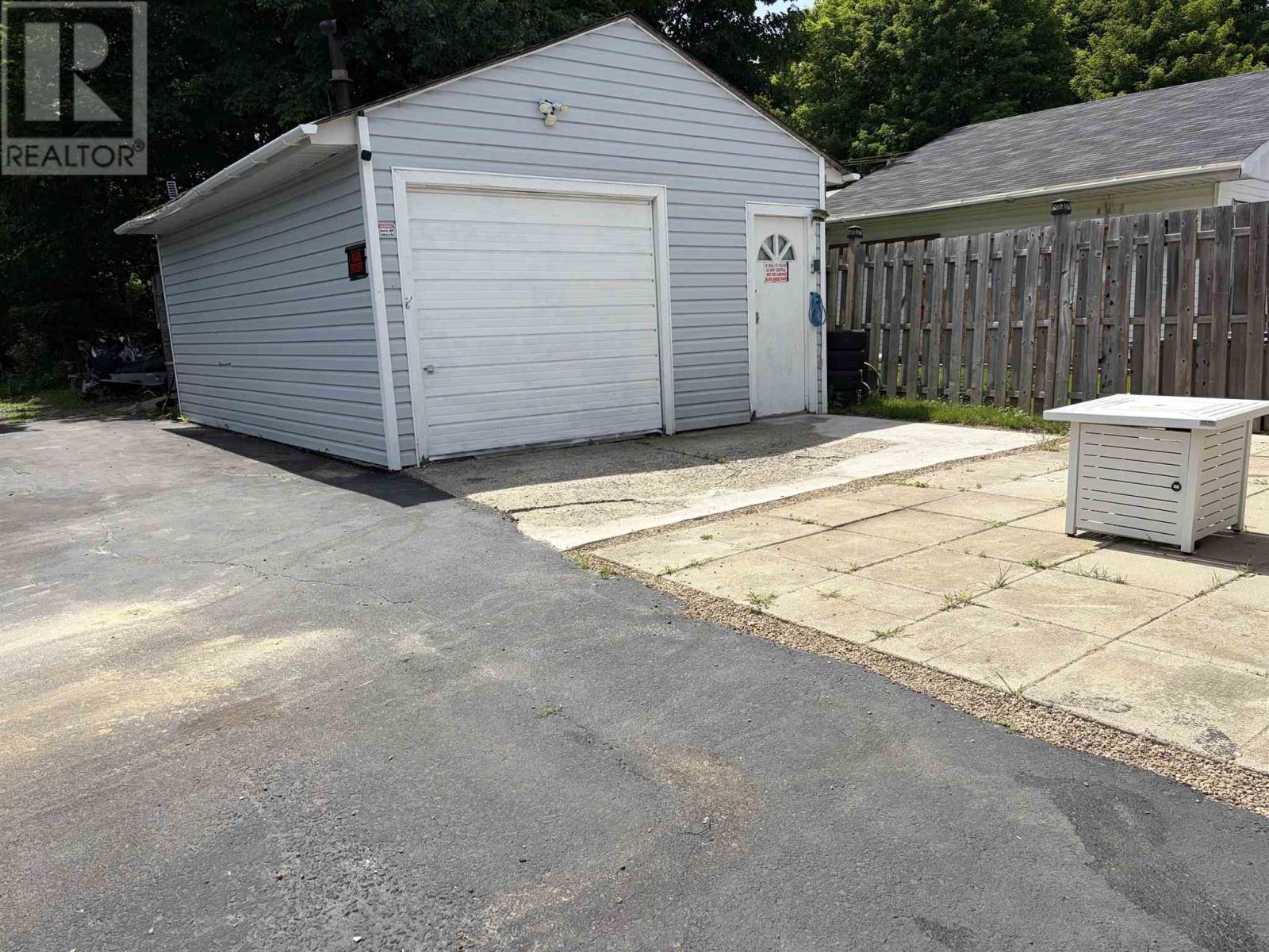 77 Hillside Dr S, Elliot Lake, ON - Outdoor With Exterior