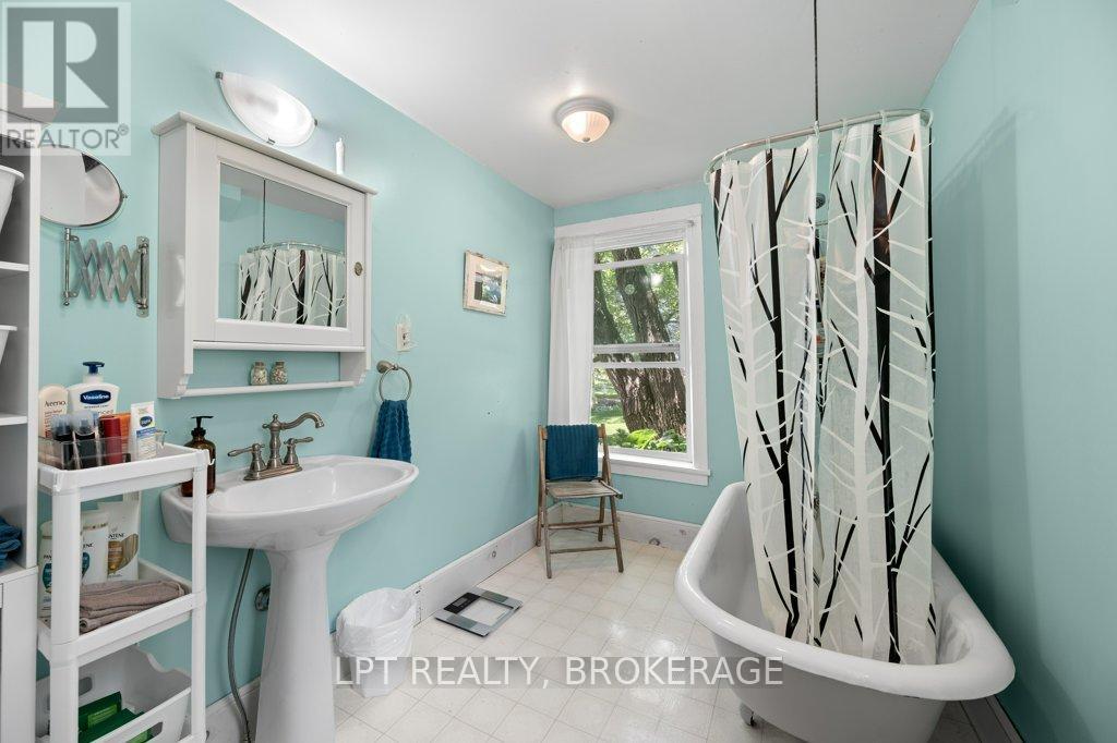 183 Second Street, Loyalist (Bath), ON
