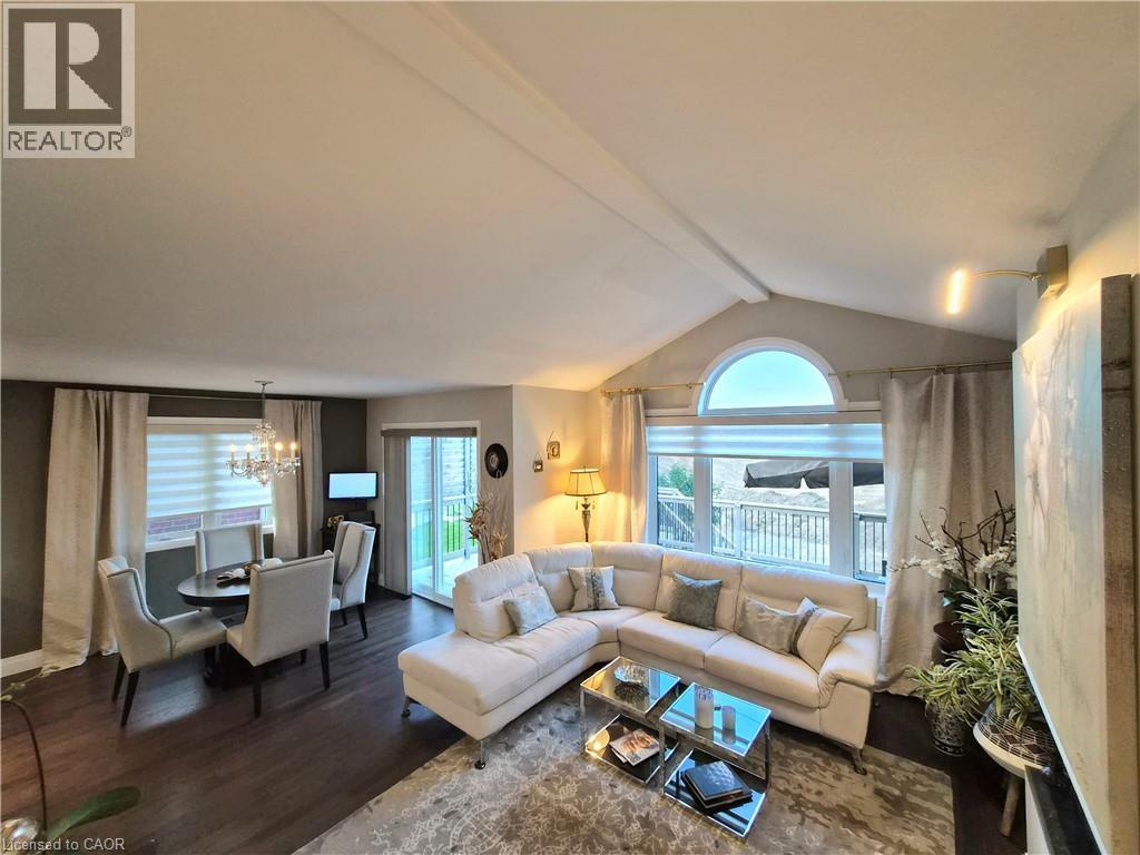 130 Bridge Crescent, Minto, ON - Indoor Photo Showing Living Room