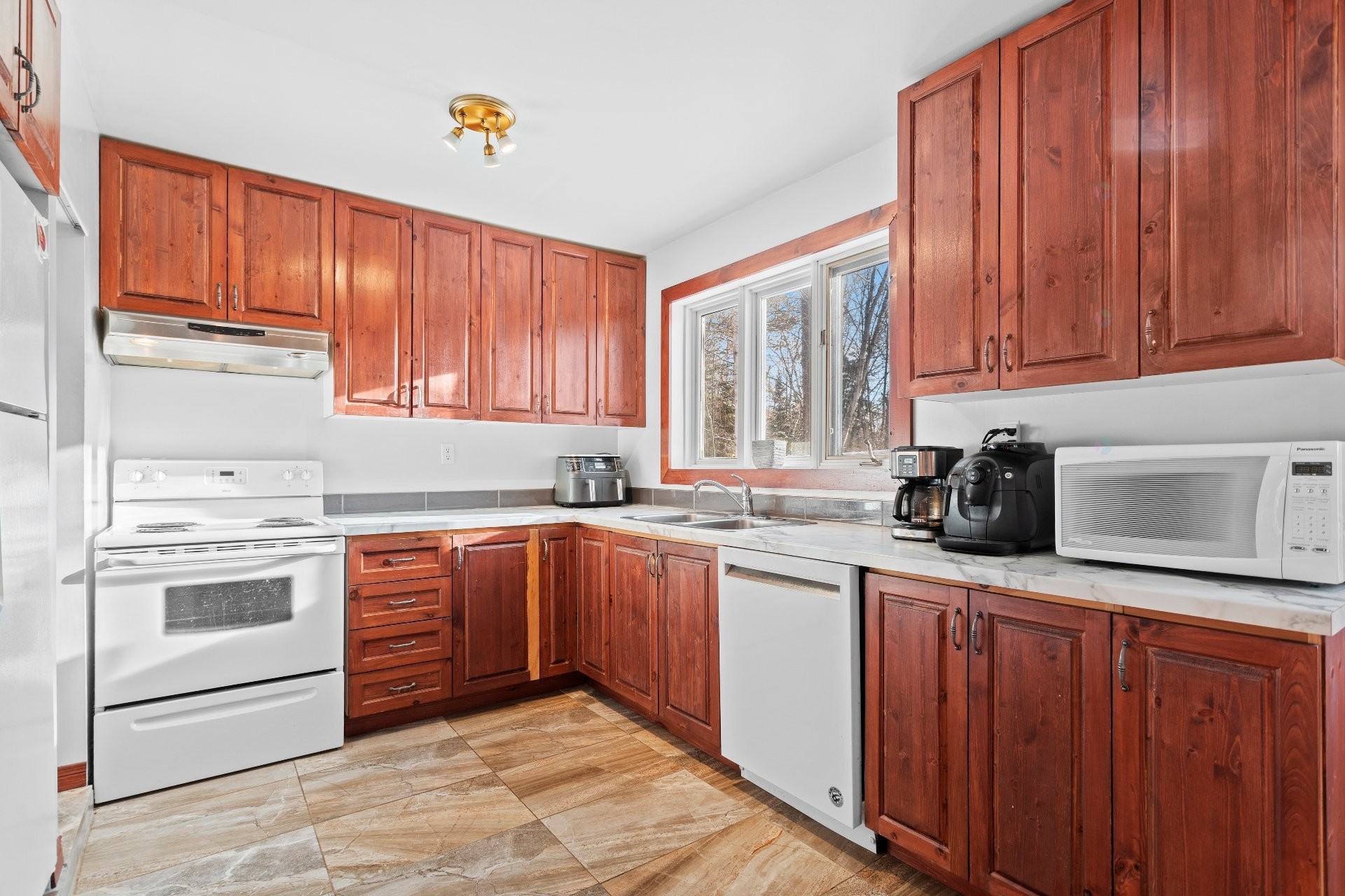 Kitchen - 1480 Rue Vigneault, Prévost, QC - Indoor Photo Showing Kitchen With Double Sink