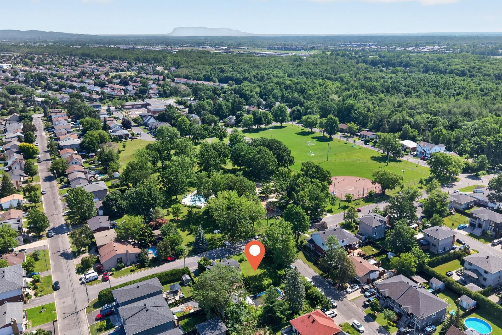 Aerial View - Av. Spriggs, Longueuil (Saint-Hubert), QC