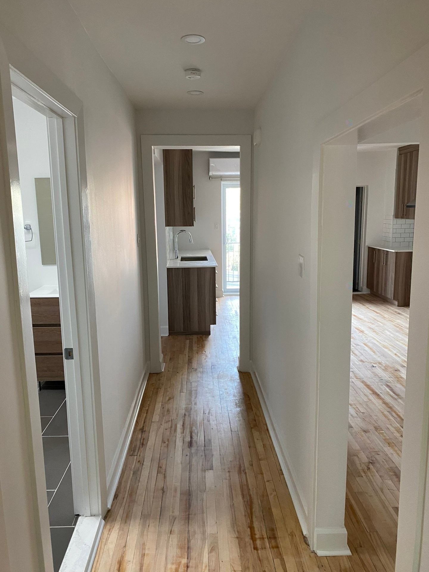 Mud Room - 6370 Av. Christophe-Colomb, Montréal (Rosemont/La Petite-Patrie), QC