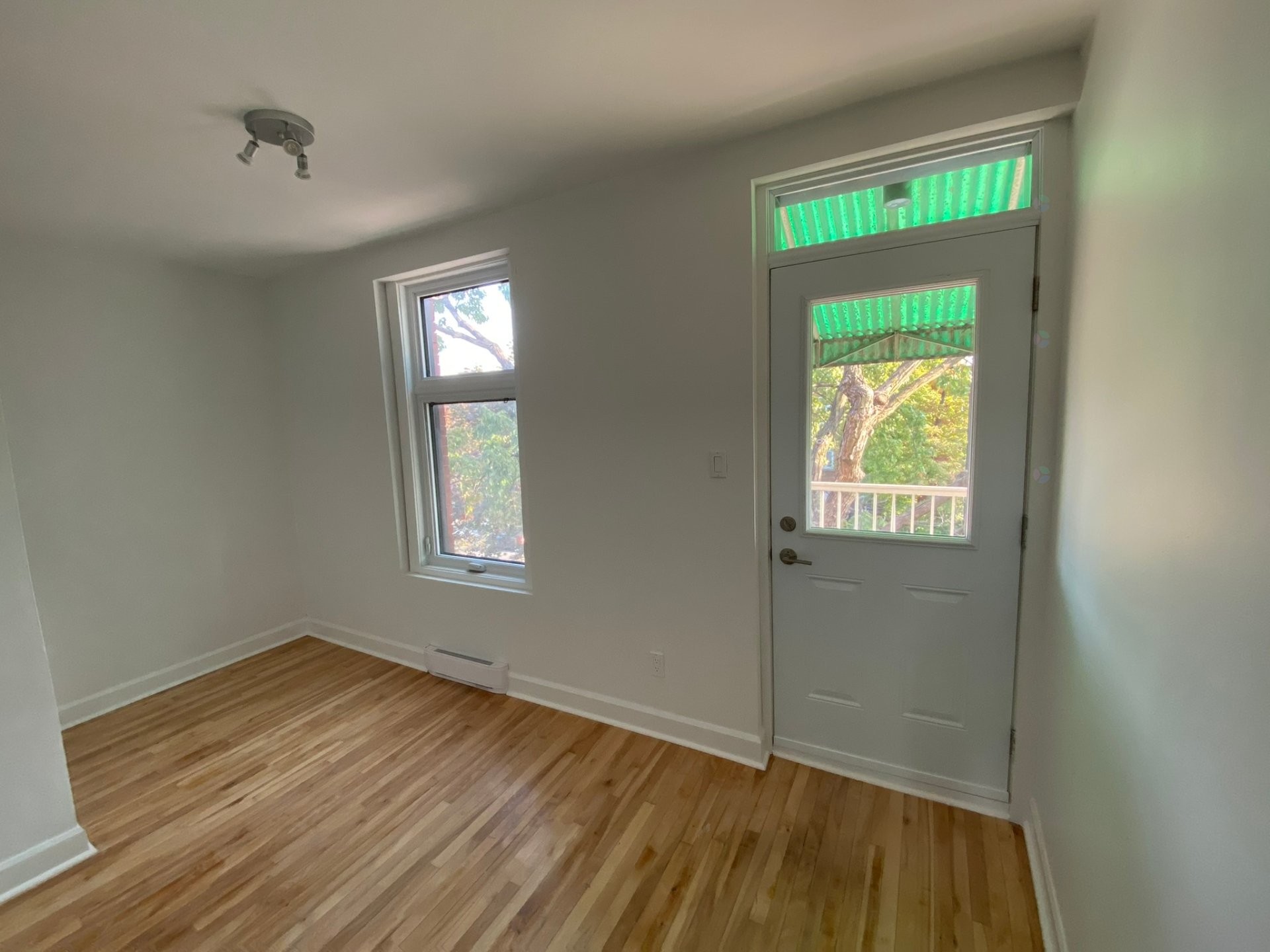 Office - 6370 Av. Christophe-Colomb, Montréal (Rosemont/La Petite-Patrie), QC