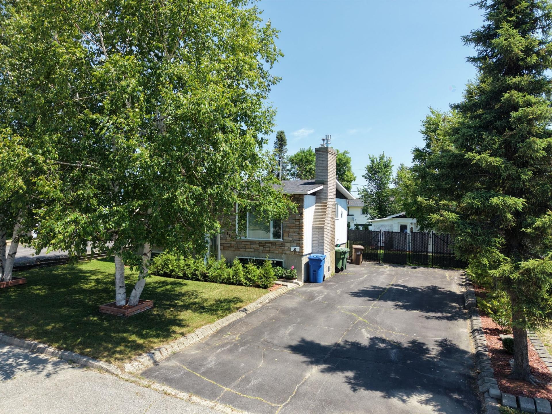 Front of Structure - 172 Rue Bolduc, Amos, QC