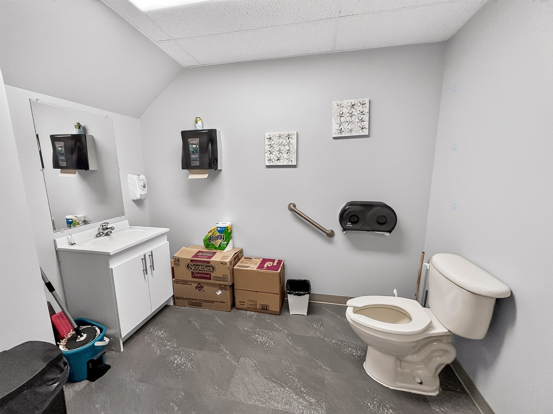 Bathroom - 127 Boul. Des Bois-Francs S., Victoriaville, QC - Indoor Photo Showing Bathroom