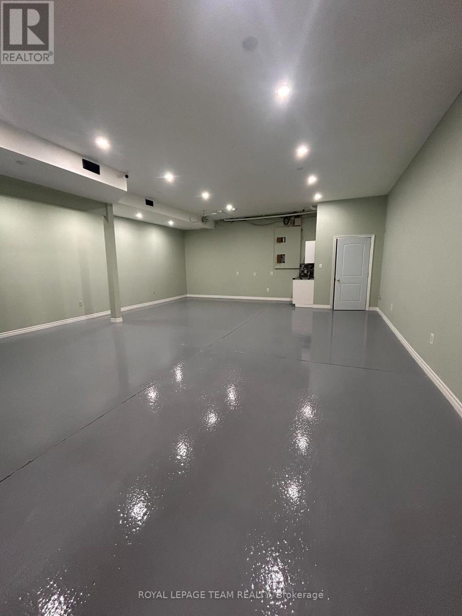 Warehouse empty - D6 - 2285 St Laurent Boulevard, Ottawa, ON