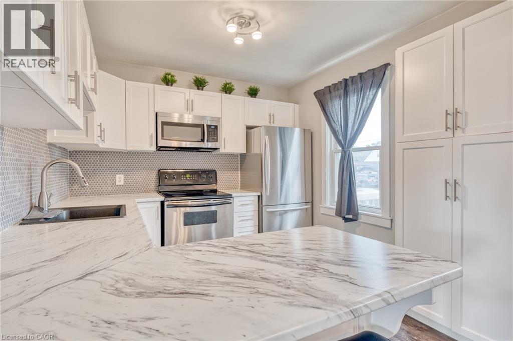 118 Cameron Avenue N, Hamilton, ON