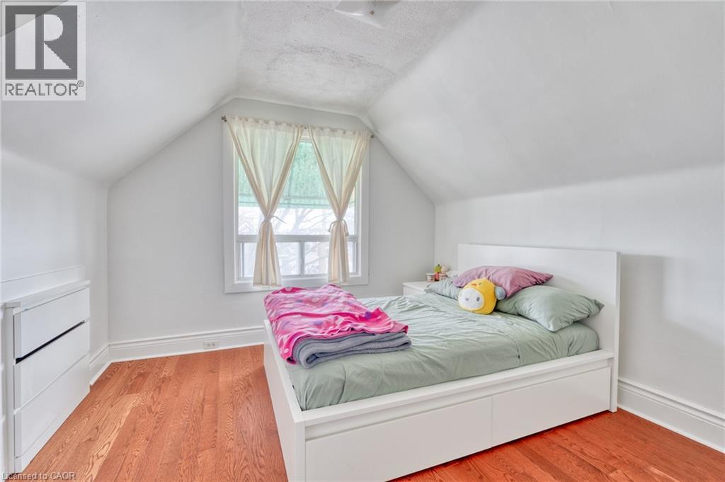 118 Cameron Avenue N, Hamilton, ON