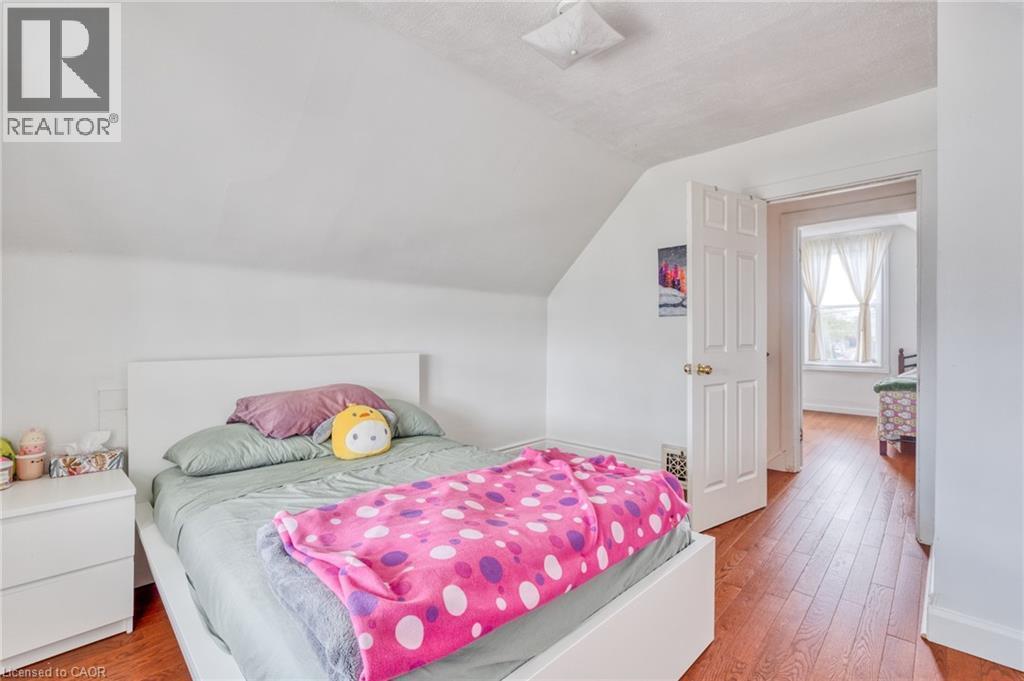 118 Cameron Avenue N, Hamilton, ON