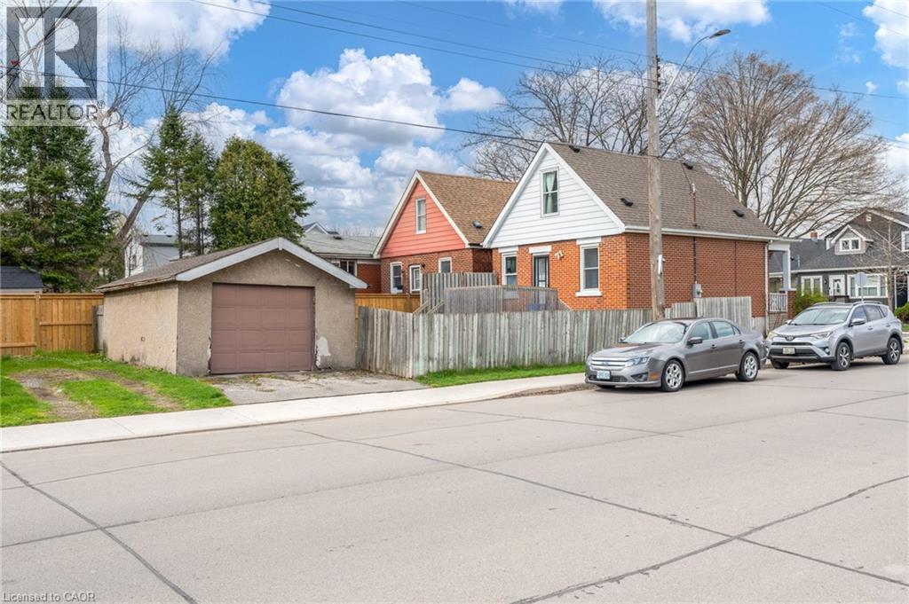 118 Cameron Avenue N, Hamilton, ON