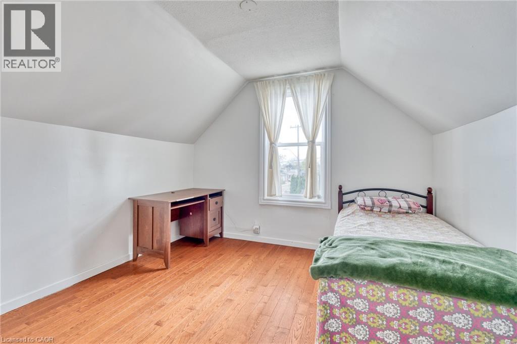 118 Cameron Avenue N, Hamilton, ON