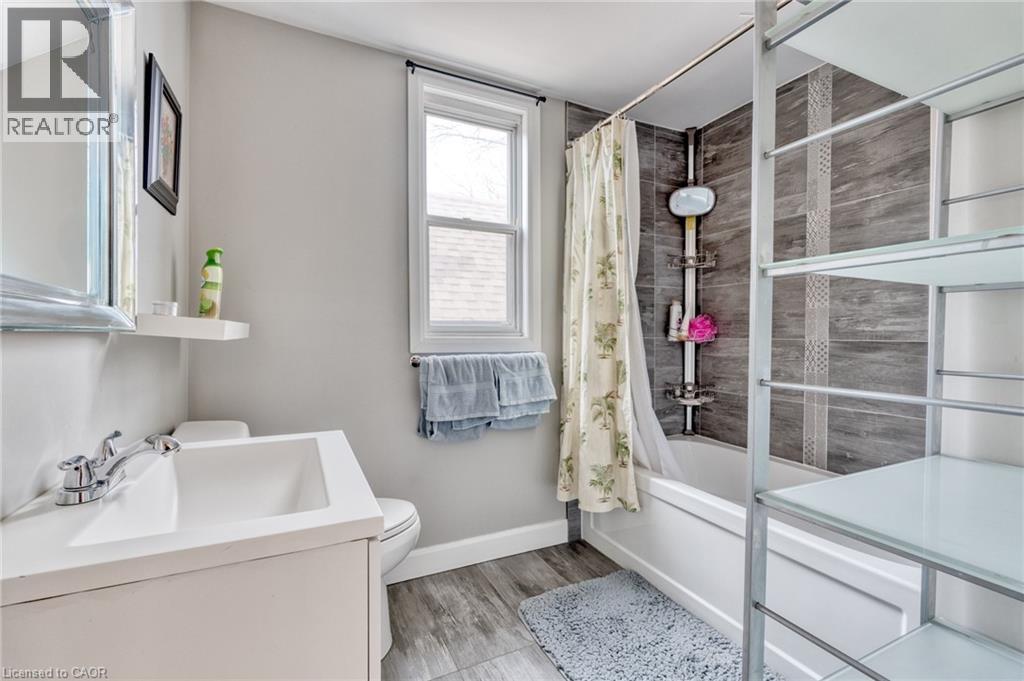 118 Cameron Avenue N, Hamilton, ON