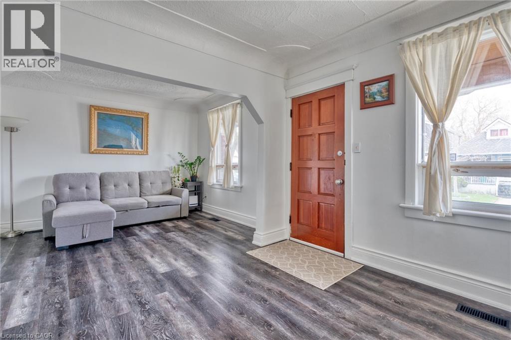 118 Cameron Avenue N, Hamilton, ON