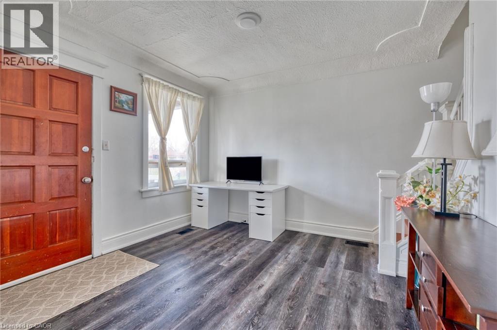 118 Cameron Avenue N, Hamilton, ON
