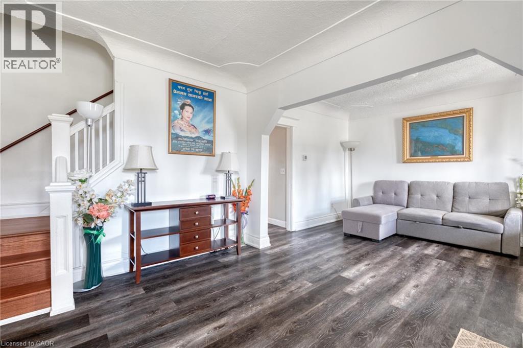 118 Cameron Avenue N, Hamilton, ON
