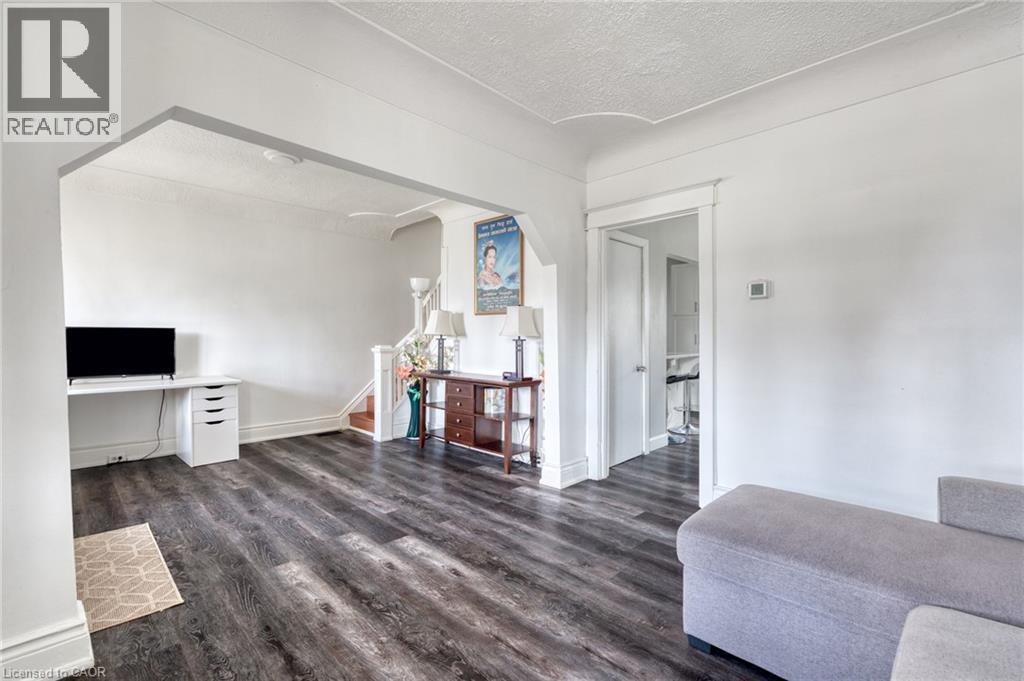 118 Cameron Avenue N, Hamilton, ON
