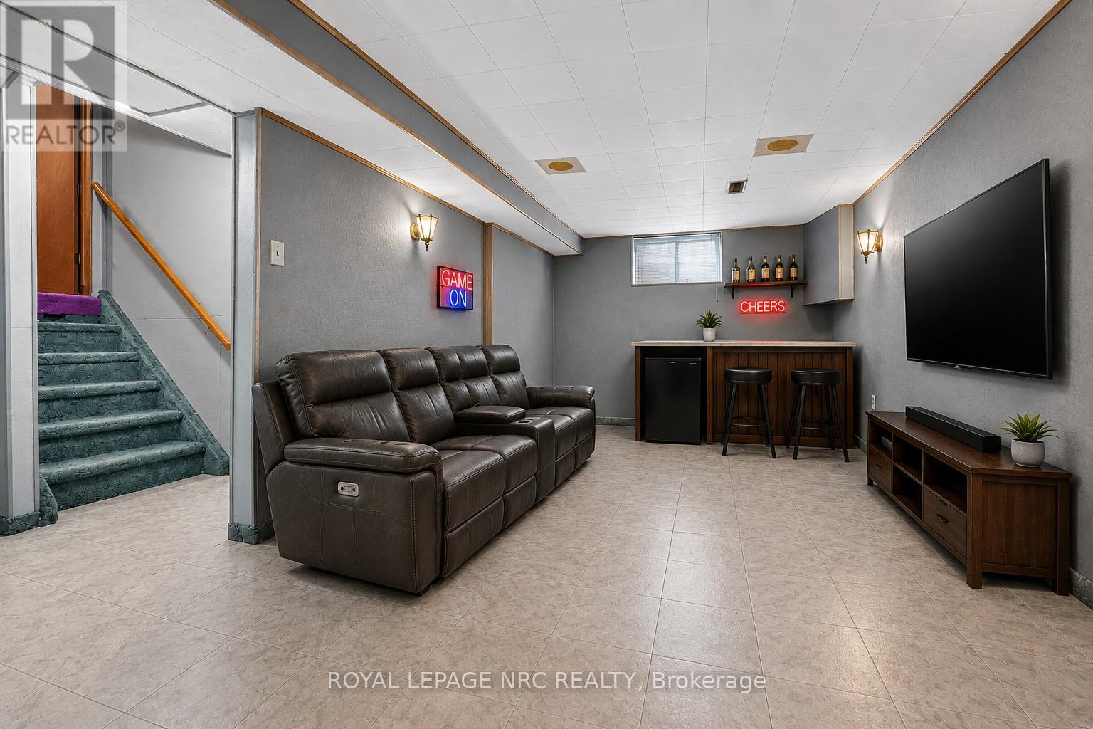 Virtually Staged - 5 Hugo Court, Hamilton, ON