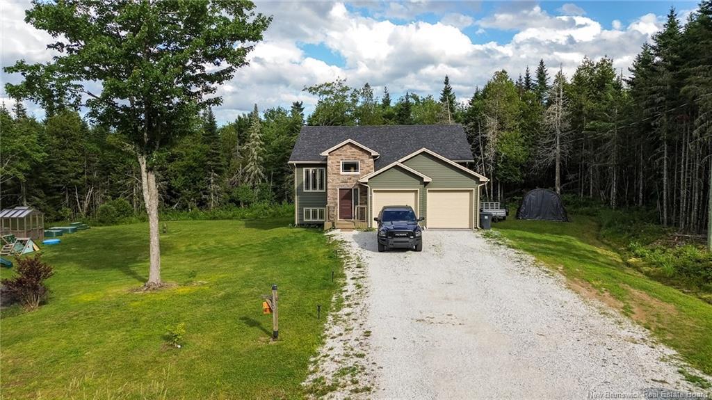 18 Castlewood Dr, Hampton, NB