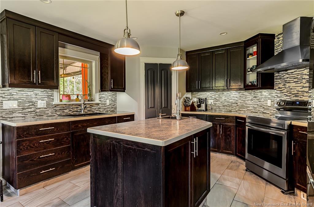 18 Castlewood Dr, Hampton, NB