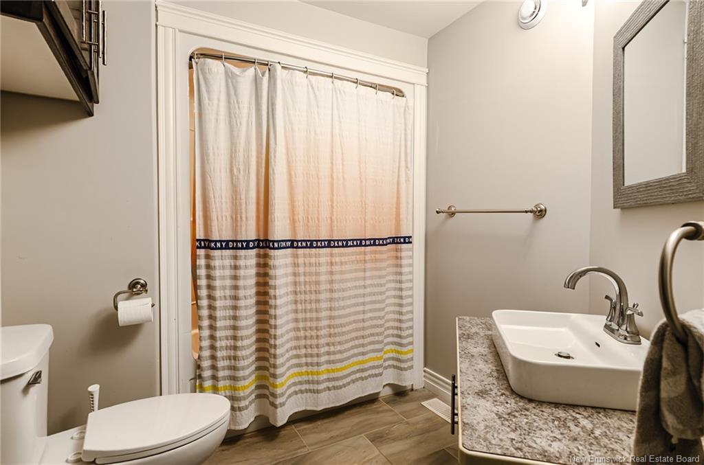 18 Castlewood Dr, Hampton, NB