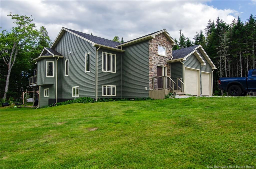 18 Castlewood Dr, Hampton, NB