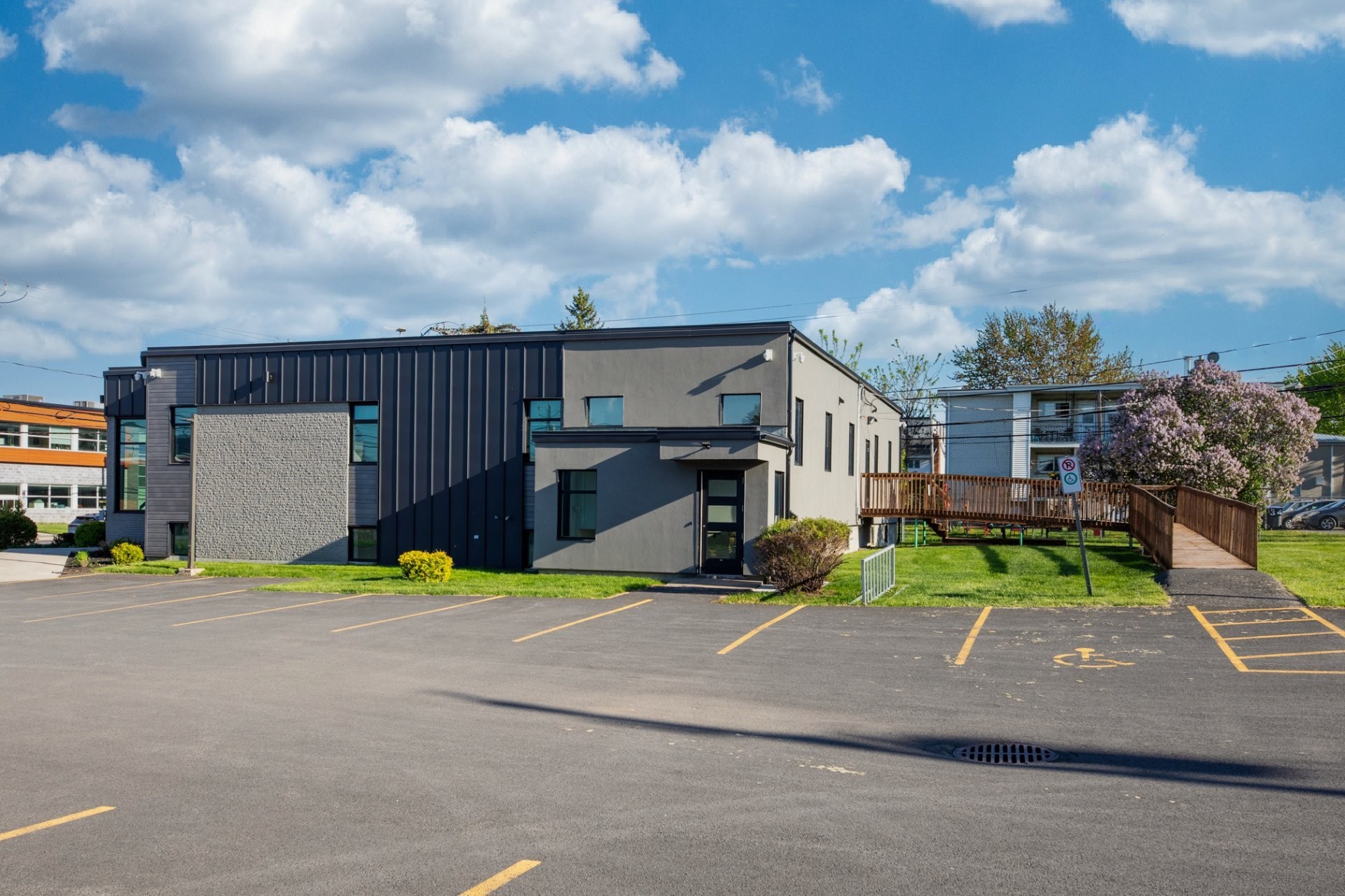 Back of Structure - 460 Rue Jacques-Cartier S., Saint-Jean-Sur-Richelieu, QC - Outdoor