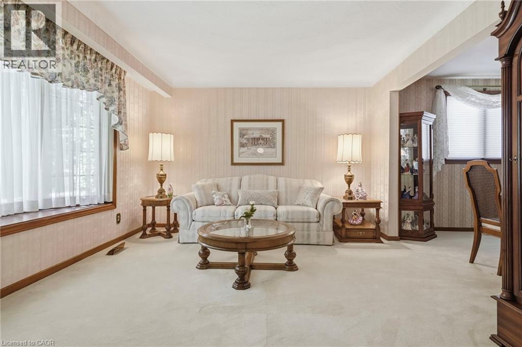 11 Tanera Crescent, St. Catharines, ON - Indoor Photo Showing Living Room