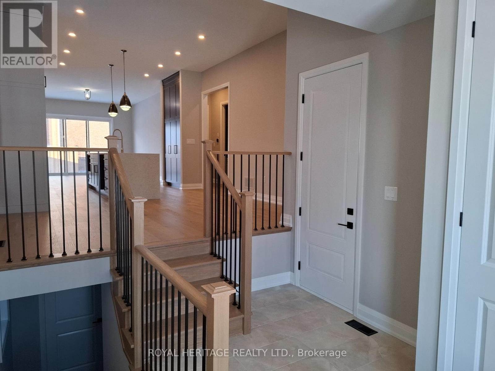 8 St Augustine Drive, Whitby, ON