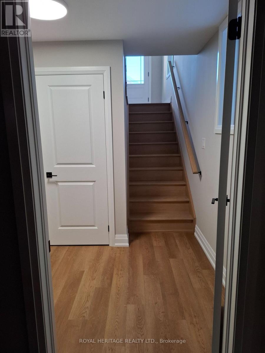 8 St Augustine Drive, Whitby, ON