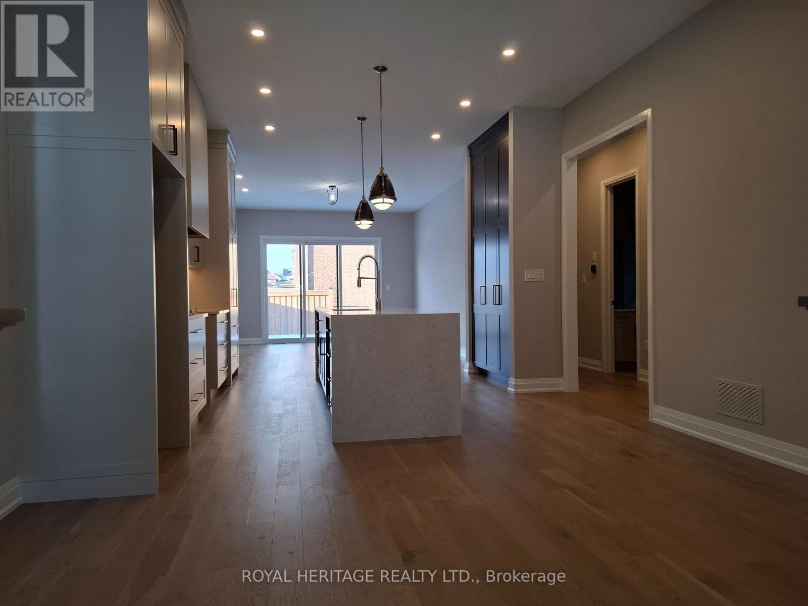 8 St Augustine Drive, Whitby, ON