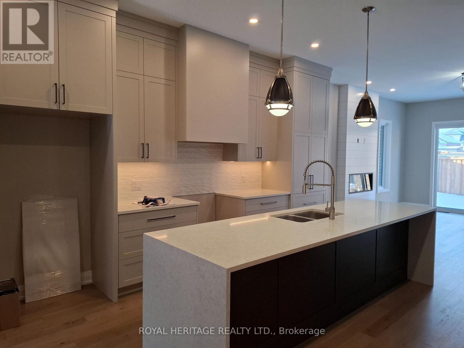 8 St Augustine Drive, Whitby, ON