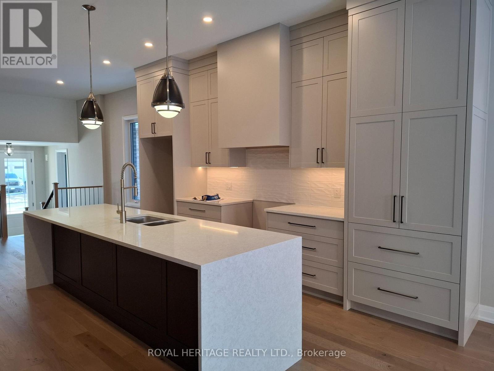 8 St Augustine Drive, Whitby, ON