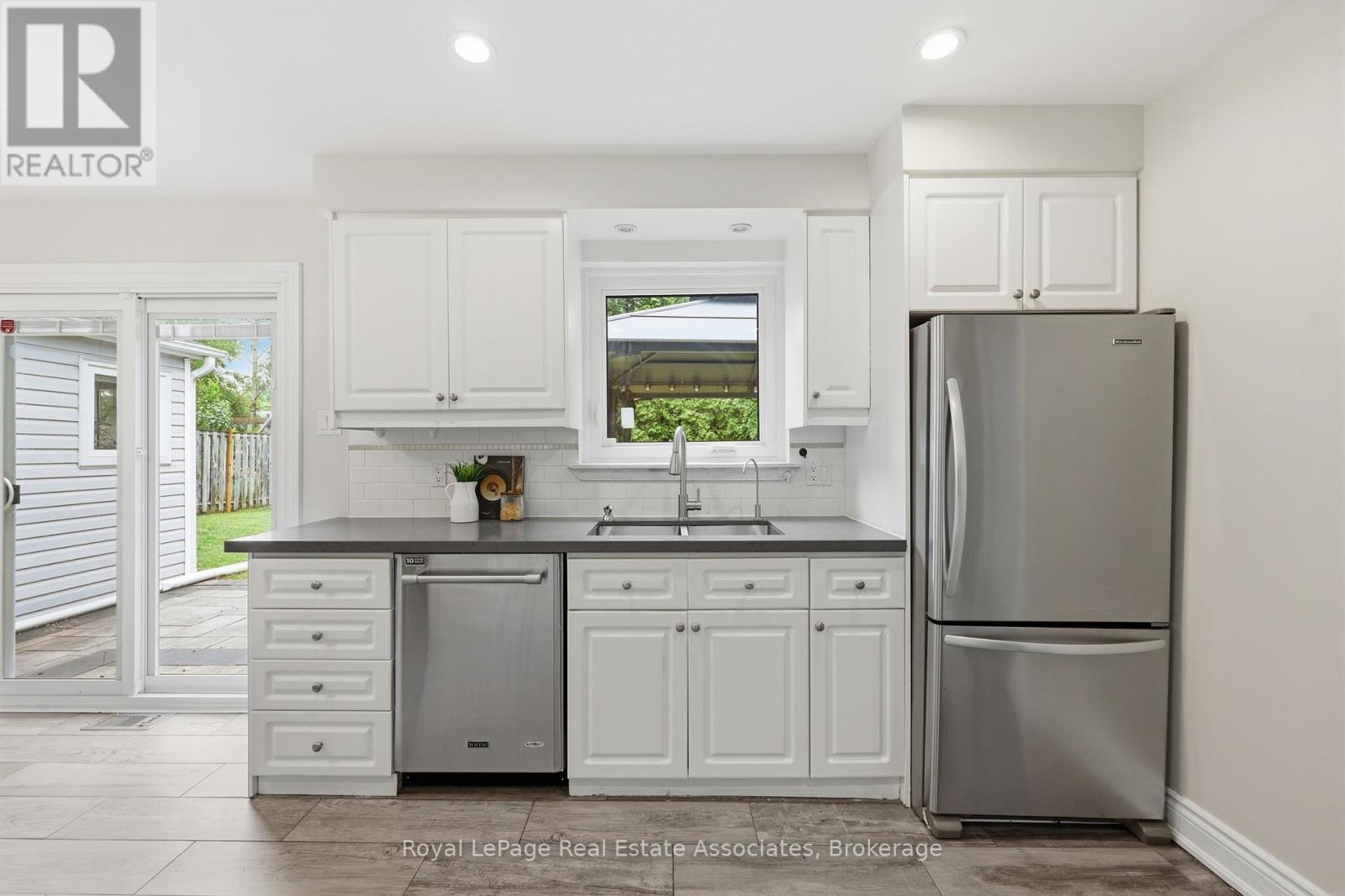 Kitchen - 2 - 1924 Balsam Avenue, Mississauga, ON