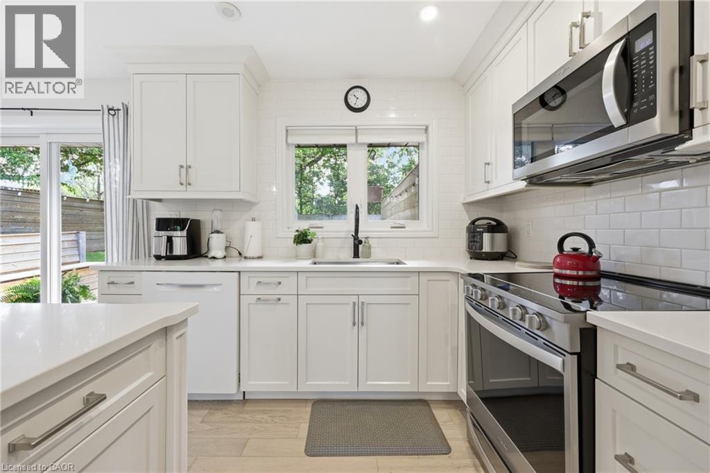 52 Grand Avenue, Caledonia, ON