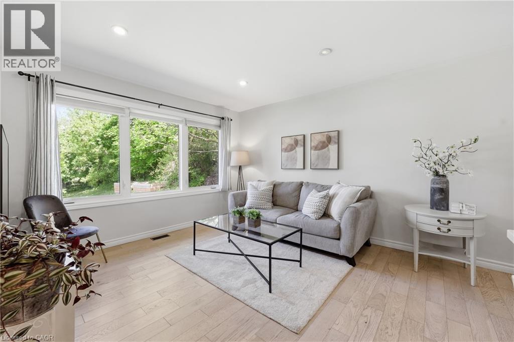52 Grand Avenue, Caledonia, ON
