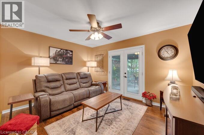 4162 Sutherland Crescent, Burlington, ON - Indoor Photo Showing Living Room