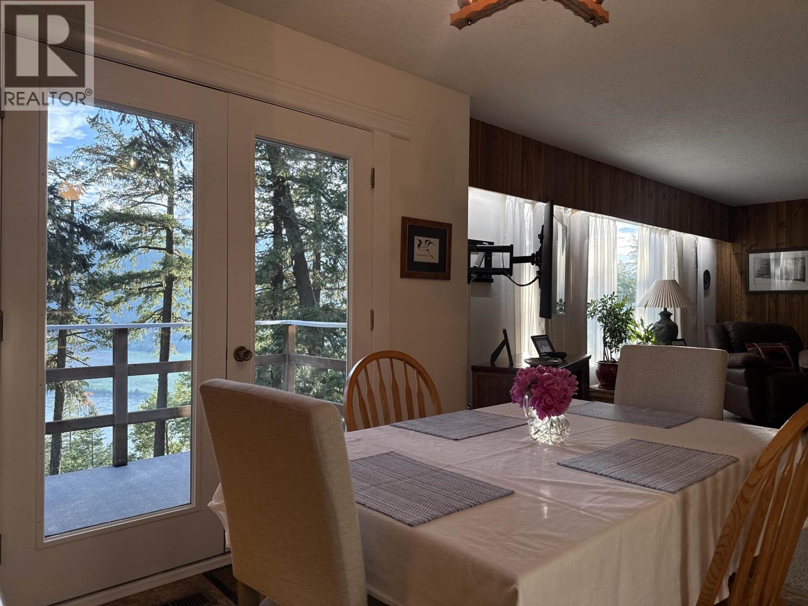 2400 Arnoldus Road, Quesnel, BC - Indoor Photo Showing Dining Room